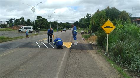 SEINFRA inicia sinalização de quebra molas na BA 046 no Distrito do