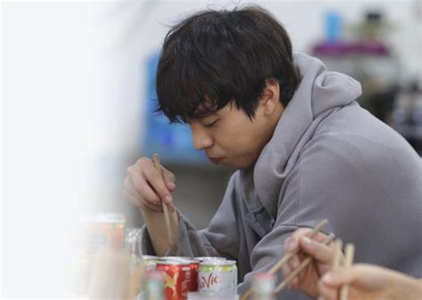 Hot boy bún bò Ahn Hyo Seop từng bị loại khỏi GOT7 vì quá cao