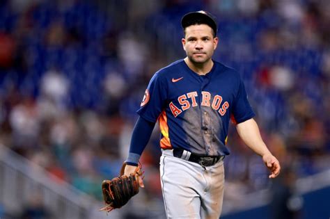 Astros José Altuves Height Mocked In New Photo Next To Yordan Alvarez