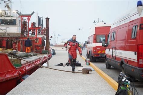 Peschereccio Affondato Le Operazioni Di Recupero Il Video E Le Foto