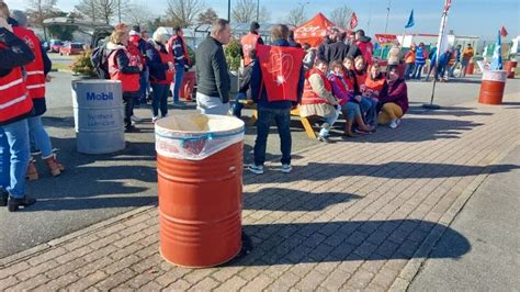 Snv Des Salari S Mayennais D Brayent Pour De Meilleurs Salaires Et