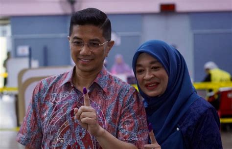 Pru15 Azmin Selesai Buang Undi Yakin Mampu Pertahan Kerusi Parlimen