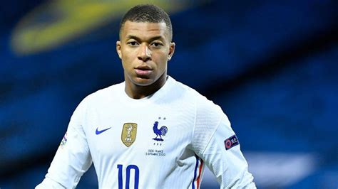 Ronaldo ou Messi cest qui le GOAT Kylian Mbappé revoit sa position