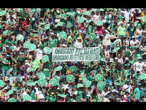 Así Fue El Homenaje A Los Sobrevivientes Y Familiares De Los Fallecidos En El Chapecoense Fotos