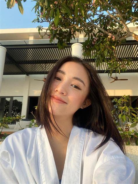 Hot girl Hà thành lấy thiếu gia tập đoàn lớn làm mẹ bỉm đầu bù tóc rối vẫn không hết đẹp khi