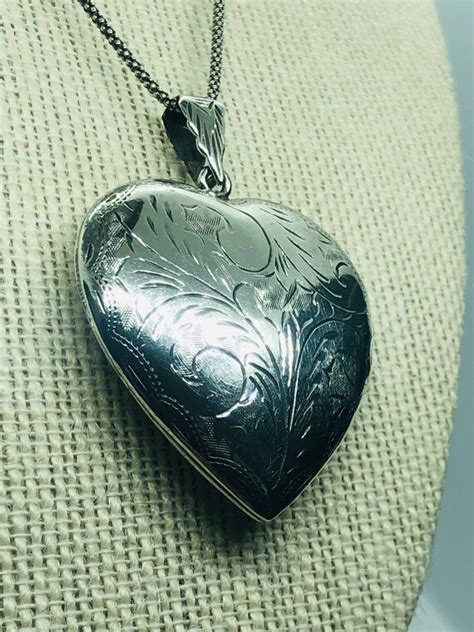 Vintage Large Etched Heart Locket Pendant Necklace Gem