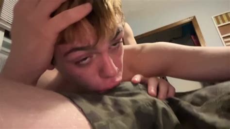 业余 Twink 以 3 种方式 Pornhub Gay