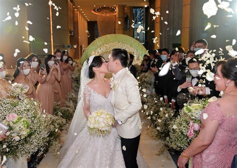 Tatler Weddings Robert Tan And Rachel Felicia Celebrate An Everlasting