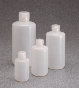 Bottles Narrow Neck Round Low Particulate HDPE IP2 With Screw