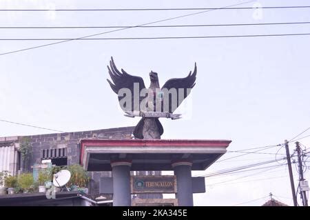 Monumento Garuda Pancasila En La Aldea De Terung Wetan Distrito De