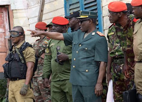 S E Nguema Obiang Mangue Supervisa Las Maniobras Del BIR Partido