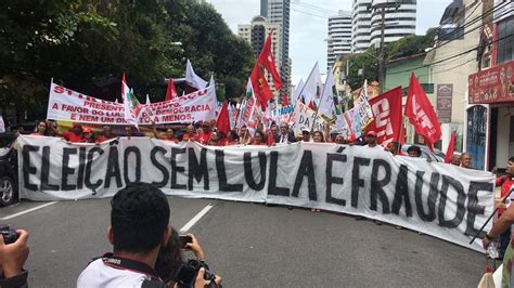 Em Bel M Grupos Fazem Protestos Contra E A Favor Do Ex Presidente Lula