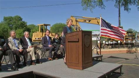 New Trier High School breaks ground on addition - ABC7 Chicago