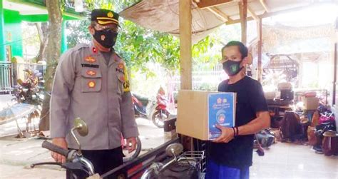 Polsek Ciawigebang Polres Kuningan Salurkan Bansos Kepada Masyarakat