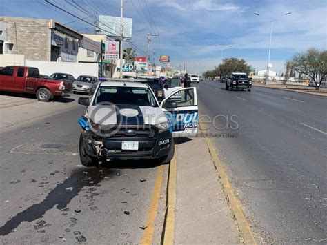 Patrulla Municipal Invade Carril Y Choca Contra Camioneta En Av