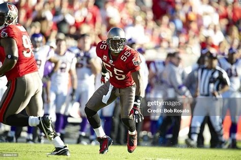 Tampa Bay Buccaneers Derrick Brooks in action vs Minnesota Vikings ...