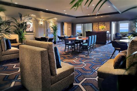 Hilton Chicago- Michigan Ave Cultural Mile: 2017 Room Prices, Deals ...