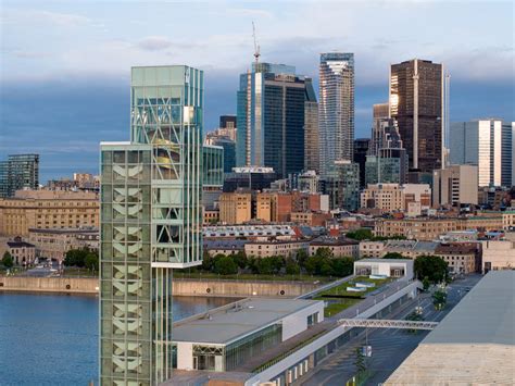 Tour Du Port De Montréal