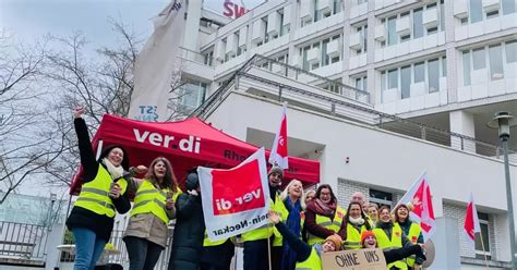 Mehr Lohn Gefordert Mitarbeiter Streiken Vor Swr Studio Mannheim