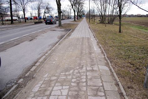 Przebudowa ciągu pieszego wzdłuż ulicy Przemysłowej na ciąg pieszo