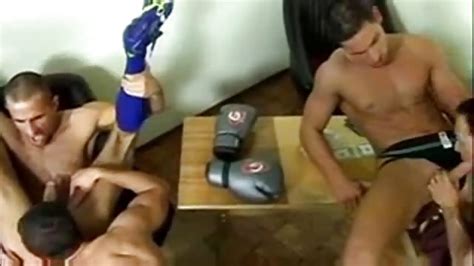 Calciatori Gay Scopano In Gruppo FACILEPORNO