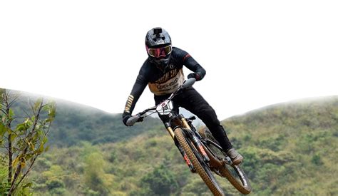 Steven Ceballos Un Duro Del Downhill Colombiano Que Busca Ayudar A Las