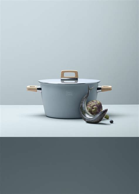 Maho Nabé cooking pot integrates vacuum technology to keep food hot