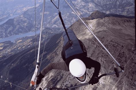 Hang Gliding In Switzerland (Best Locations & Tips) - SwitzerLanding