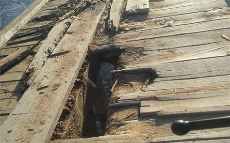 VÍDEO moradores reclamam de situação precária de ponte de madeira em