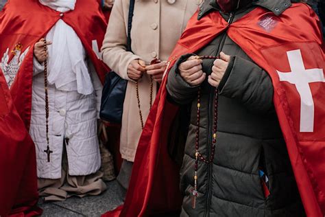 Marsz R A Cowy W Warszawie Narodowcy Przepraszaj Za Profanacje