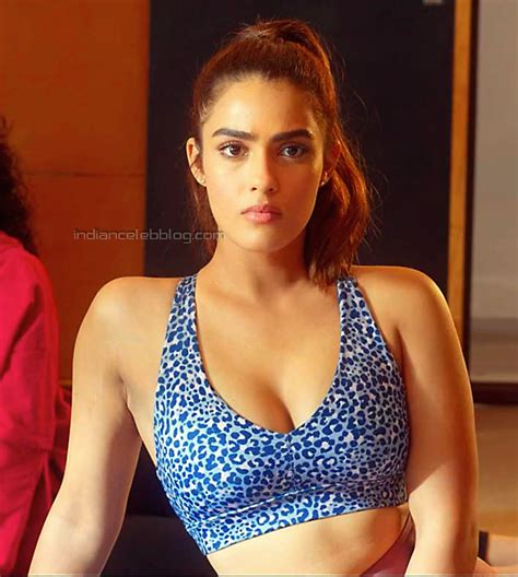 Kavya Thapar Middle Class Love 5 Hot Cleavage Hd Caps Indiancelebblog