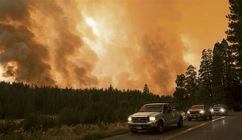 Estados Unidos Miles De Evacuados Mientras El Fuego Se Extiende