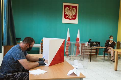 Kto głosuje na PiS KO Lewicę Polskę 2050 czy Konfederację Jest sondaż