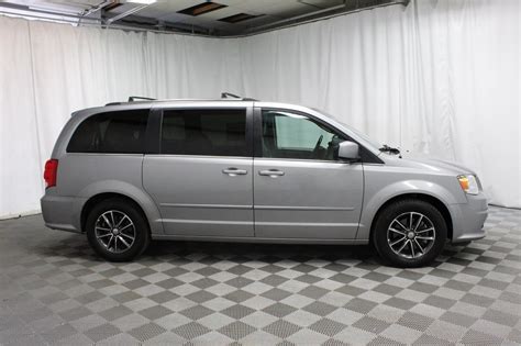 Pre Owned 2017 Dodge Grand Caravan SXT Van In Wichita U574045 Super