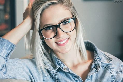 Sonriente Modelo Mujeres Rubias Mujeres Con Gafas Morena Ojos