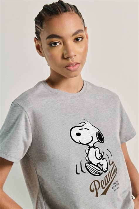 Camiseta Crop Top Unicolor En Algod N Con Arte De Snoopy