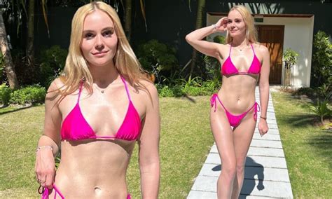 Hot Sexy Margot Ramsey Bikini Pics