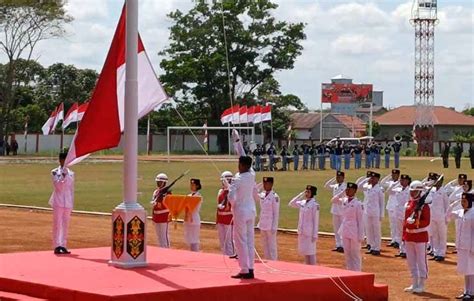 Paskibraka Kotim Sukses Kibarkan Bendera Merah Putih Pada Upacara