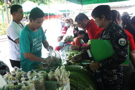 PIA KADIWA Ng Pangulo Beneficiaries Thank Gov T For Cheaper Prices