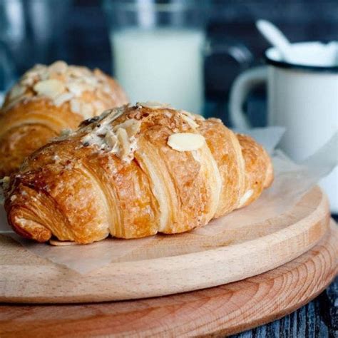 Almond Filled Croissant Rtb X Gm