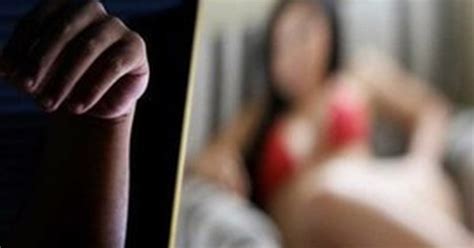 Dùng hình ảnh cô gái trẻ đẹp khêu gợi dụ dỗ chat sex rồi tống tiền