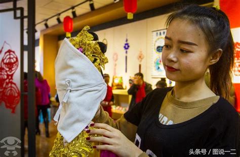 女孩學木偶戲6年，胳膊練得長滿肌肉 每日頭條