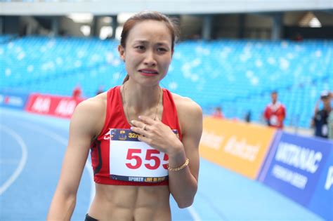 Hot girl múi bật khóc nức nở khi giành HCV đầu tiên tại SEA Games