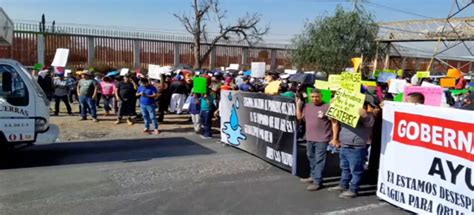 Bloquean la carretera Texcoco Lechería por falta de agua