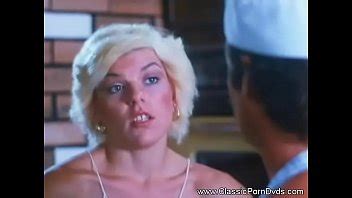 Dos chicas para la polla grande de los años setenta XVIDEOS