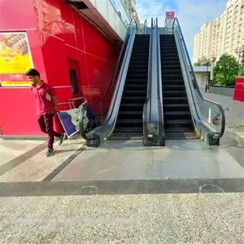 Outdoor Commercial Escalator At Inr In New Delhi Delhi The