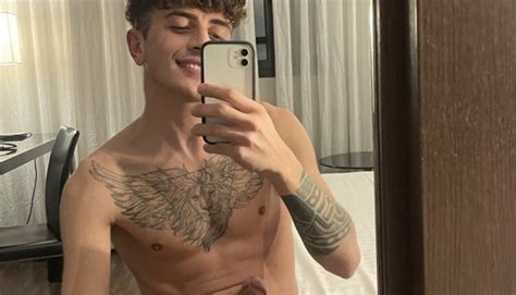 Davide Il Superdotato Italiano Di TikTok Mostra Il Pisellone BitchyX