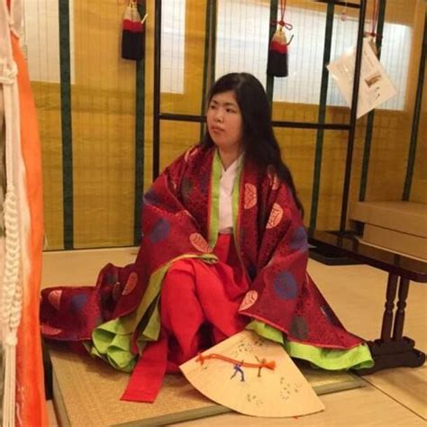 A Women Dressed In Junihitoe Heian Era Beautiful Places In The World