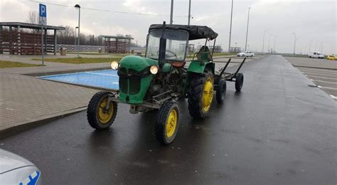 Niemcy Rolnik pobity na drodze Bo jechał traktorem