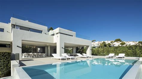 Stupendous Luxury Villa With Mountain Views In Nueva Andalucia